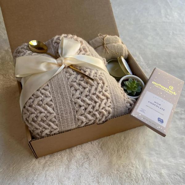 Cozy Christmas Gift Box for Her | Hygge Gift Box with Blanket | Birthday Gift for Women