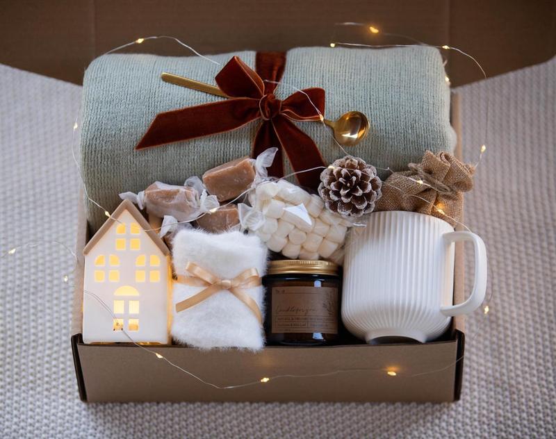 Christmas Gift Box, Cozy Gifts for Women, Gift Box for Women with Blanket & Socks, Hygge Gift Box, Self Care Package, Special Gift, Basket Cozy Winter Gift Box | Trendy Gift Box, Christmas Gift Box