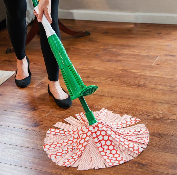 Libman Wonder Mop.  Green and White Handle. Cleaning Steel