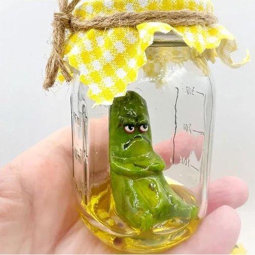 Grumpy Pickle in A Jar Sculpture, Handcrafted Artisan Pickle, Emotional Support Jar, Funny Mini Glass Pickle Jar Cucumbers Ornament,Pickle in a Jar Sculpture Gift for Pickle Lovers Decor Palm