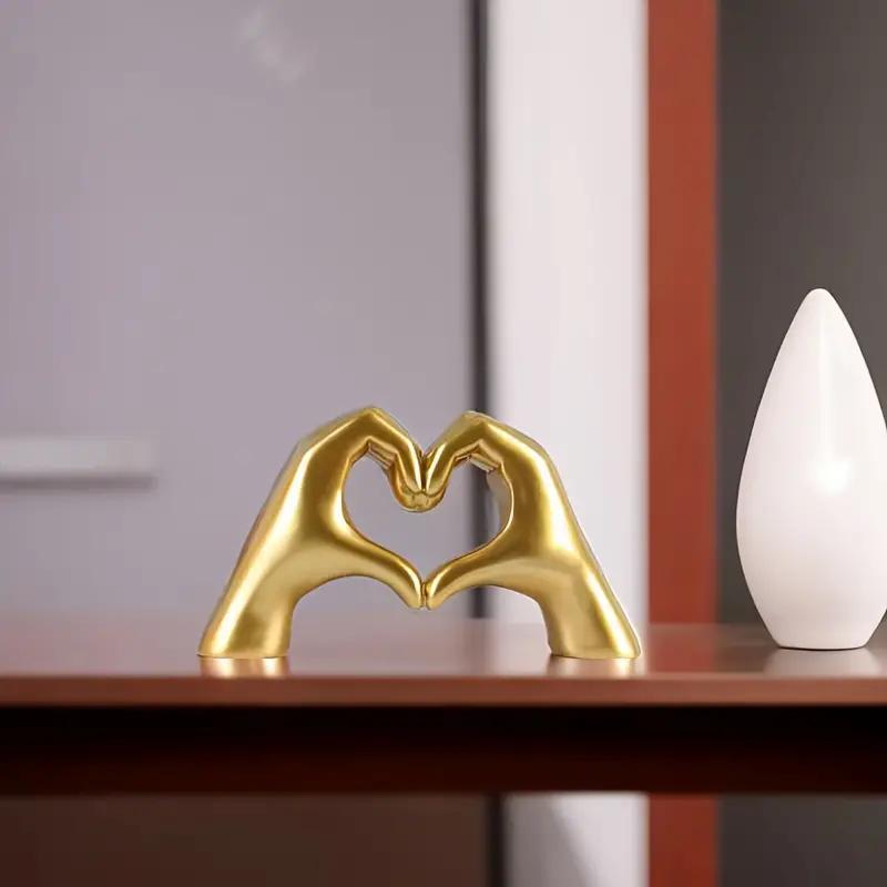 Creative Heart Shaped Hand Gesture Statue, 1 Count Exquisite Modern Desktop Ornament, Decorative Figurine for Home Office Desktop Bookshelf Wine Cabinet Display