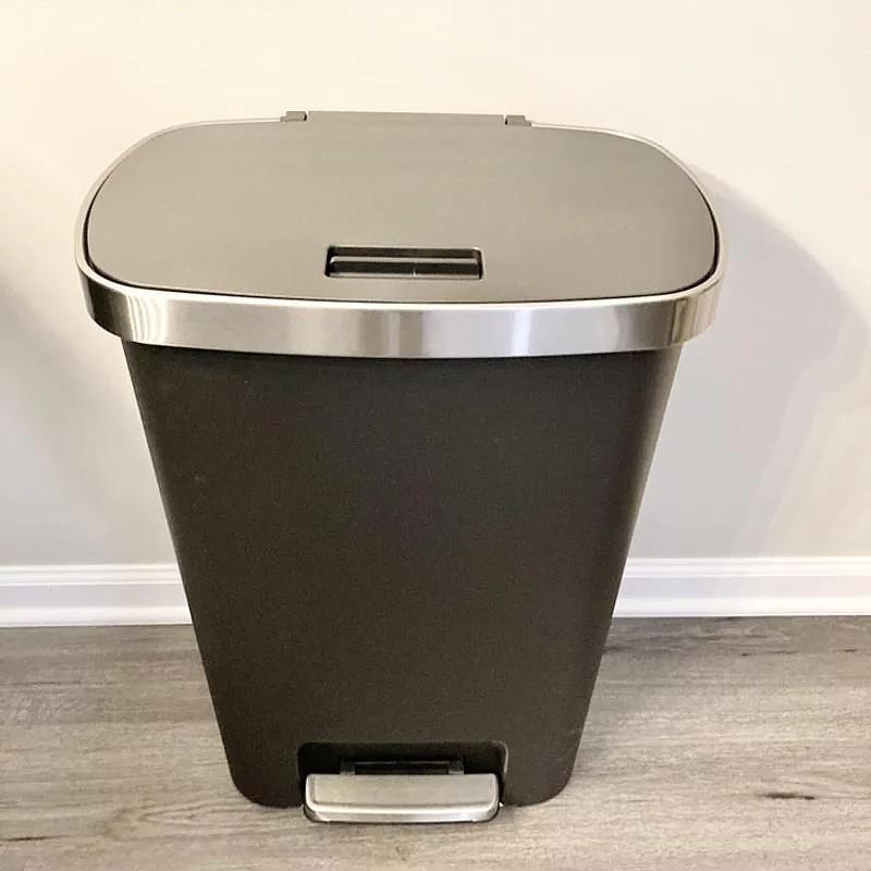 50 Liter Plastic Locking Lid Step Trash Can Black -Trash Can with Foot Pedal, Sleek Finish, 50L 13.2 Gallon,25.6 Inches (H) x 17.7 Inches (W) x 11.9 Inches (D)